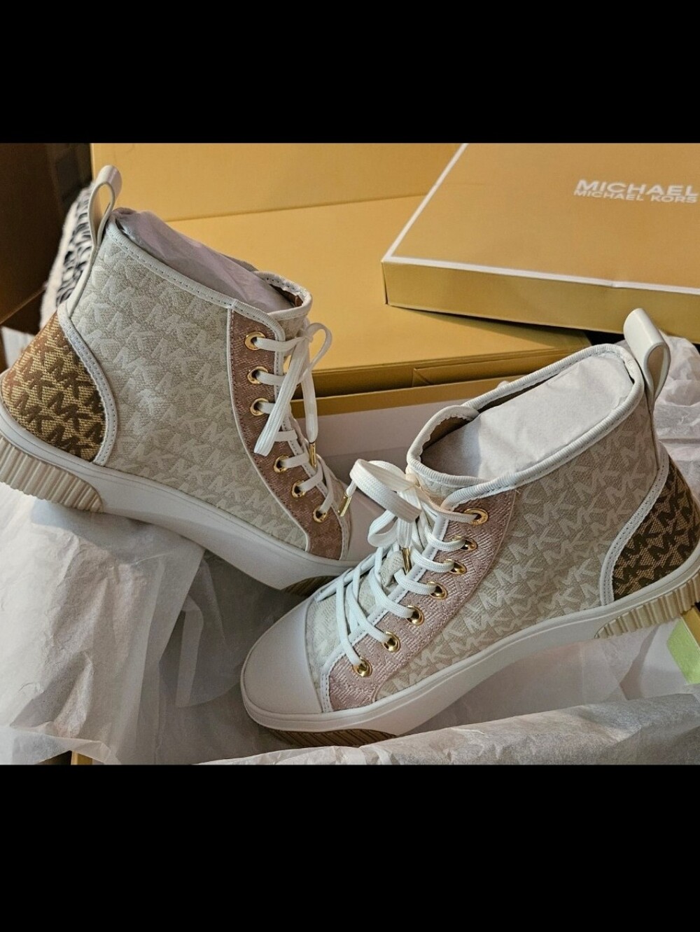 Michael Kors - Picture 2 of 6